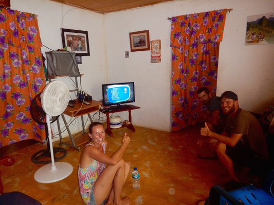 Bei der kolumbianischen Familie am EM schauen