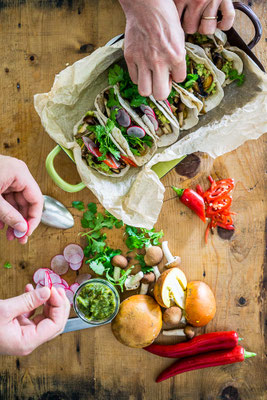 Gemeinsam zubereitete Tacos beim mexikanischen Kochkurs von Bilou Kitchen in München.