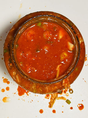 Frisch zubereitetes Kimchi in einer Schüssel im koreanischen Kochkurs von Bilou Kitchen in München.