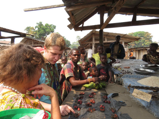 Einkauf von Pfeffer in Kasongo-Lunda