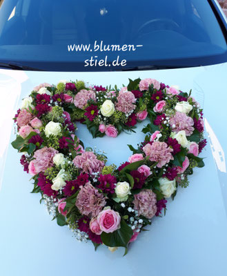autoschmuck autodeko hochzeit autoblumen heiraten enzkreis wimsheim blumenstiel hochzeitsdeko hochzeitsfloristik auto blumenfürsauto herz autoherz