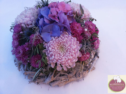 trauerfeier beerdigung bukett trauerbukett blumenbukett gesteck friedhof grab friolzheim bestattung wimsheim enzkreis trauerfloristik blumengesteck blumenstiel