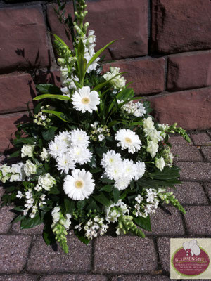 trauerfeier beerdigung bukett trauerbukett blumenbukett gesteck friedhof grab friolzheim bestattung wimsheim enzkreis trauerfloristik blumengesteck blumenstiel