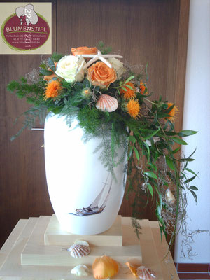 urnenschmuck urne trauerfeier beerdigung urnenkranz urnendeko friedhof grab friolzheim bestattung wimsheim enzkreis trauerfloristik blumengesteck blumenstiel