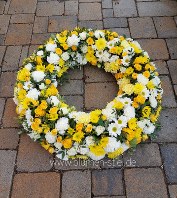trauerfeier beerdigung kranz trauerkranz blumenkranz gesteckterkranz friedhof grab friolzheim bestattung wimsheim enzkreis trauerfloristik blumengesteck blumenstiel