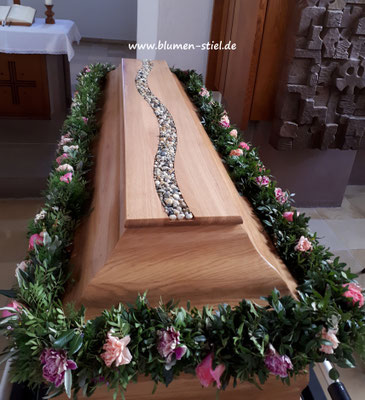 Trauerfloristik Beerdigung Traeurfeier Grab Sargschmuck Sarg Bukett Sargbukett Girlande