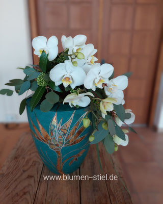 urnenschmuck urne trauerfeier beerdigung urnenkranz urnendeko friedhof grab friolzheim bestattung wimsheim enzkreis trauerfloristik blumengesteck blumenstiel