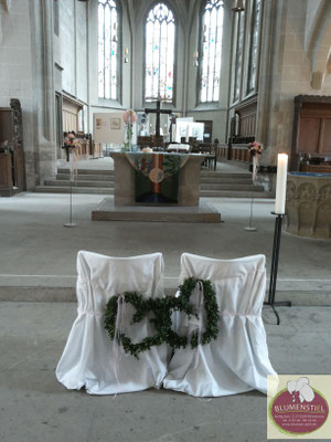 kirchenschmuck kirchendeko hochzeit hochzeitsblumen heiraten enzkreis wimsheim blumenstiel  brautstühle hochzeitsdeko hochzeitsfloristik kirche trauung blumenfürdiekirche altarschmuck bankschmuck