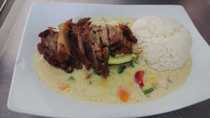 Gebratene Ente mit Currysoße