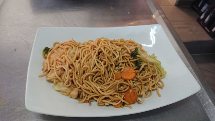 Gebratene Nudeln mit Schweinefleisch