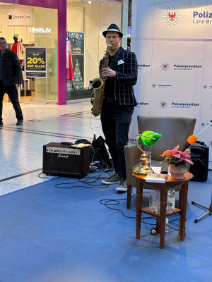 Saxophonist Chris Reinhardt