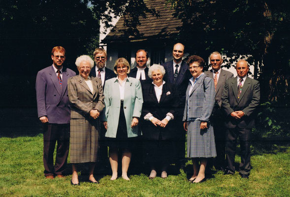 90er Joachim Geldbach, Frieda Muder, Walter Herwig, Anne Thies, Pastor Tausch, Magdalene Brinkmier, Vikar Pfannkunche, Rosemarie Frebold, Günther Zühlsdorf, Horst Kranz (Küster)