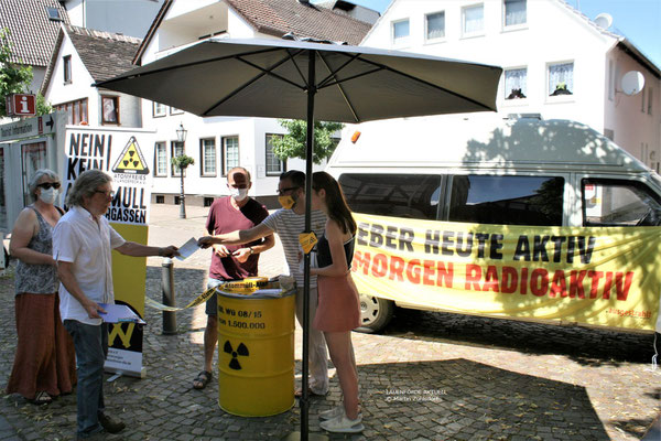 Infostand auf dem Beverunger Kellerplatz