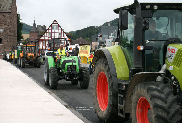 Treckercorso auf der Weserbrücke