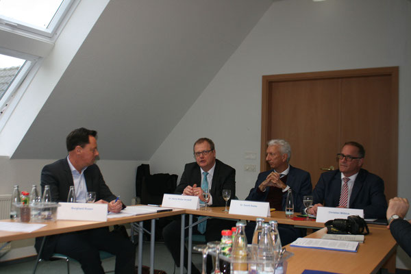 Pressekonferenz in Würgassen, Burghard Rosen, Dr. Heinz-Walter Drotleff, Dr. Ewold Seeba und Christian Möbius