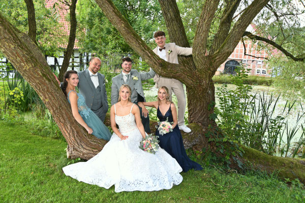 Bridgerton-Style Hochzeitsfotografie auf dem Hof von Laer Herford