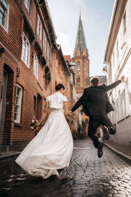 Spaß beim Shooting - Hochzeit in Lüneburg