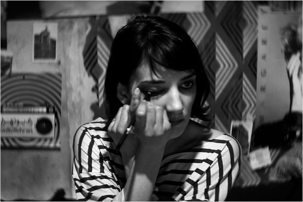 A Girl Walks Home Alone At Night de Ana Lili Amirpour - 2014