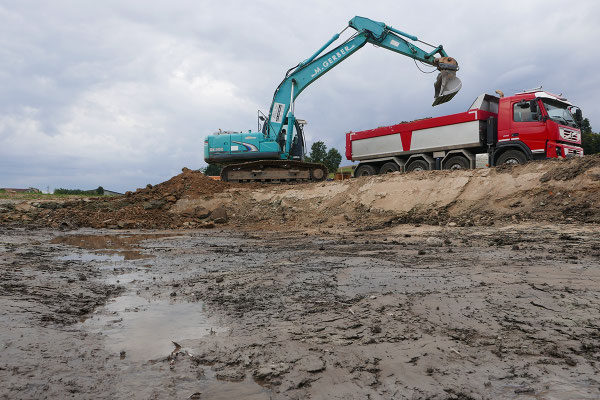 ...der Aushub für die Wiederherstellung erfolgte bis zum Grund des ehemaligen Teichs.