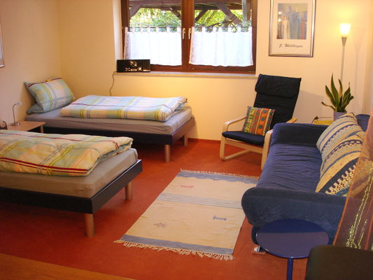 Ihr Schlafzimmer mit zwei Einzelbetten und Schlafcouch