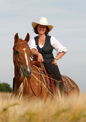 RossFoto Dana Krimmling Pferdefotografie Wanderreiten Jagdreiten Polo Pferdeportrait Frau und Pferd
