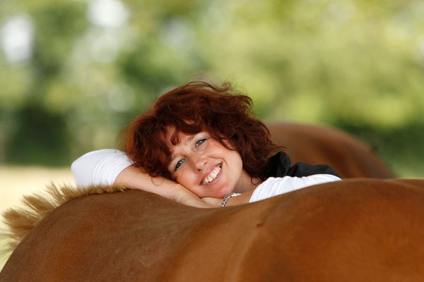 RossFoto Dana Krimmling Pferdefotografie Wanderreiten Jagdreiten Polo Pferdeportrait Frau und Pferd