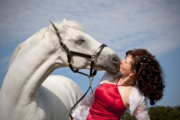 RossFoto Dana Krimmling Pferdefotografie Wanderreiten Jagdreiten Polo Pferdeportrait Frau und Pferd