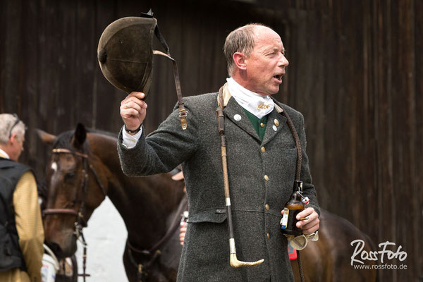 RossFoto Dana Krimmling; Schleppjagd Cappenberger Meute; Pferdefotografie; wanderreiten; westernreiten; jagdreiten; Jagdpferd; Westerwald; Hundemeute; Equipage; Jagdhunde; jagdpferd