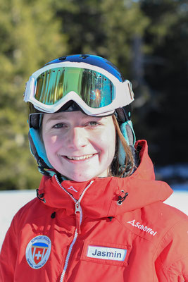 Jasmin / Ski- und Snowboardlehrerin