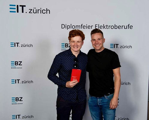 Noah Vontobel und Severin Wyss bei der Diplomfeier von Noah