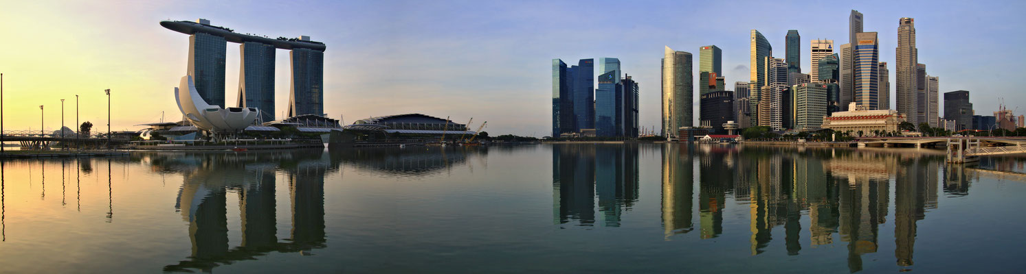 Panorama - Skyline Early mornng view . by Ralf Mayer