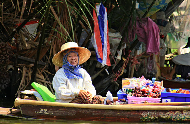 Bangkok - Klong                                              photo by Ralf Mayer