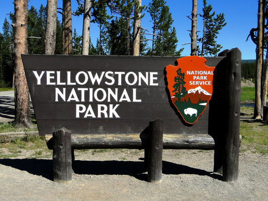 Parkeingang - Yellowstone Nationalpark by Ralf Mayer