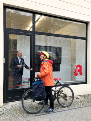 Akutsprechstunde: Harriet Groß In Betrieb am 9. April 2021 / Moderation: Stefano Gualdi