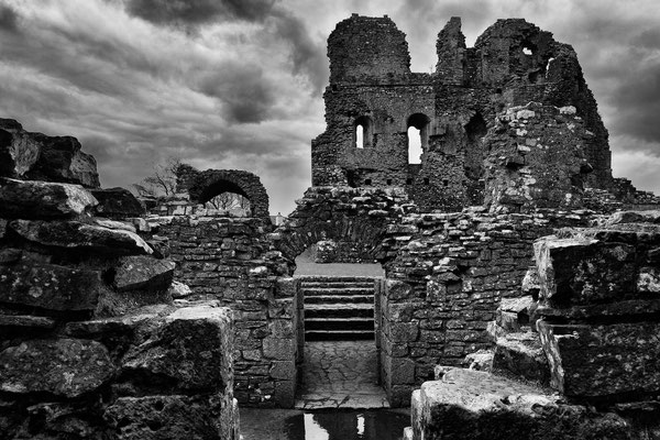 Ogmore Ruine Mauern und Spiegelung