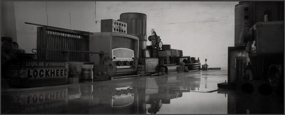 Rangement (Boite Lockheed et KLG) 100X54cm, 2009