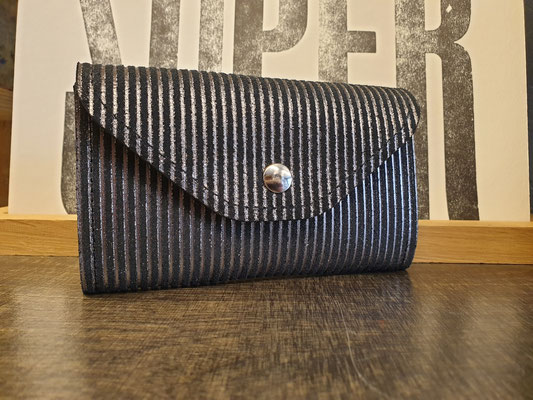 Portefeuille cuir commande                     sur-mesure