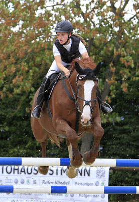 Dani Hocke und Athina in der Springprüfung Kl. M** copyright: Bauschmann