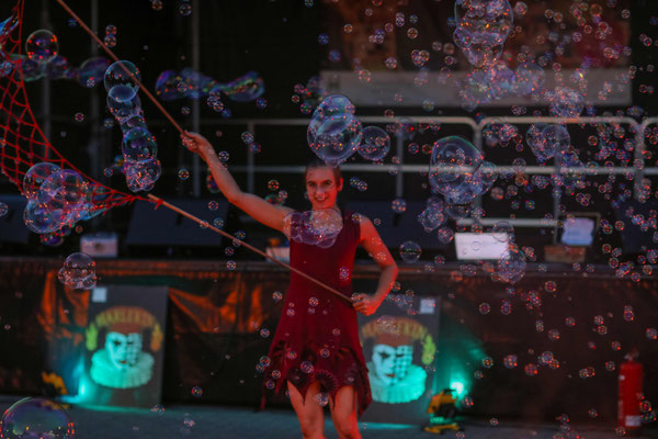 Seifenblasen-Meer bei Nacht Foto: J.Kirstein