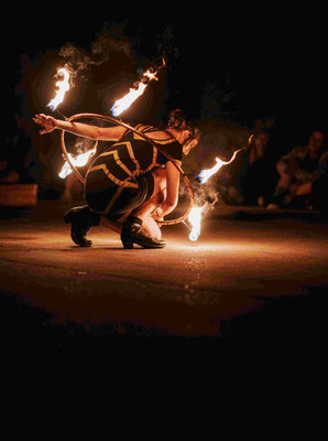 Wunderschöne Show zu buchen, Feuer Hula Hoop | Foto: Robin Schmiedebach beim M'era Luna Festival
