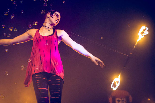 Träume verschenken, mit Feuershows und Seifenblasen | Foto: Fabian Lippke