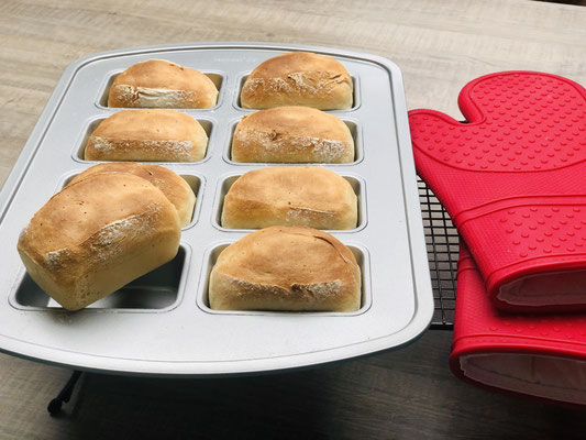Super knsuprig und innen sehr fluffig, so wie ein Brötchen sein soll...