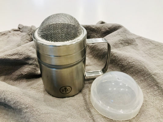 Gefüllt mit Kakao zaubert der Streufix leckeren Geschmack auf deinen Cappuccino ♥