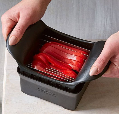 Paprika in feine Stifte schneiden - perfekt geschnitten...