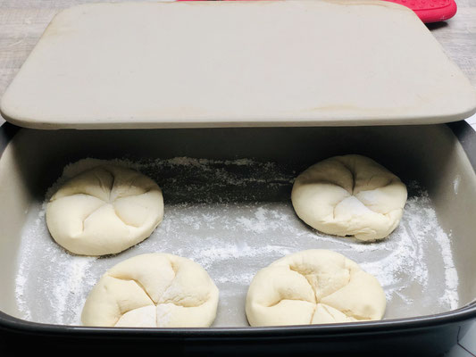 Ich hatte mehr Teig in Vorbereitung und diese habe ich dann im Grundset von Pampered Chef gebacken