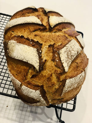 Knusprig kommt mein Brot aus der Stoneware.....