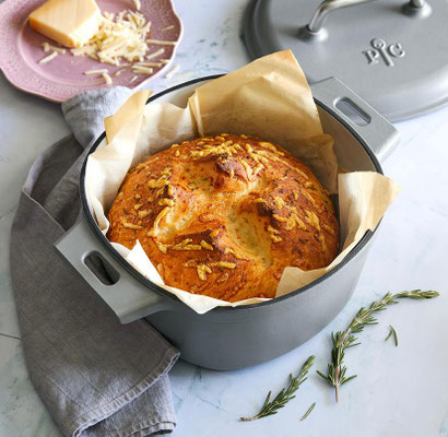 Perfekt knusprig wird ein Brot auch im großen Guss-Topf von Pampered Chef ♥