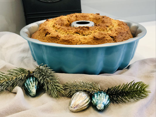 Der Kuchen ist goldgelb gebacken und schmeckt einfach himmlisch ♥