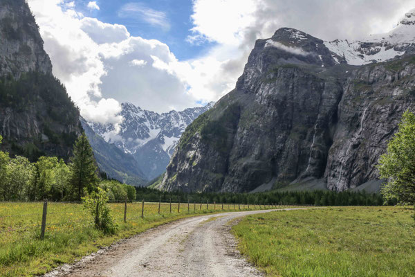 Sommermorgen im Gasterntal bei Kandersteg im Berner Oberland