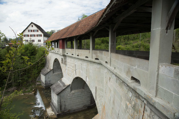 Die Teufelsbrücke am Jakobsweg bei Egg